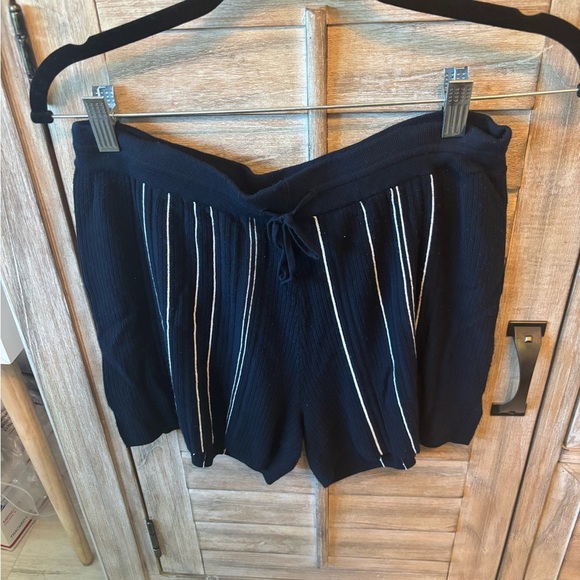 Theory Women’s Hankson Navy Blue Knit Striped Shorts Size S - Picture 3 of 5